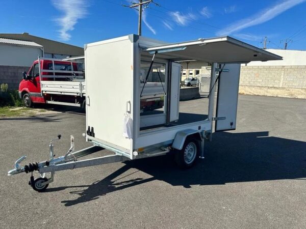 Furgoneta de mercado F7520-DBD-150 con portón trasero