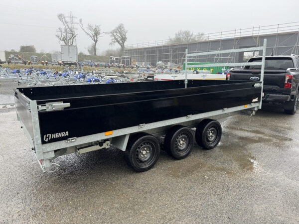 Três reboques basculantes 3×1800 kg 3,5 t