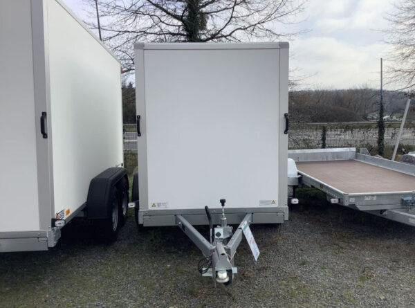 Reboque furgão SARIS DV135 PTAC de 1350 kg – Espaçoso e robusto