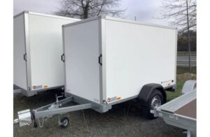 Reboque furgão SARIS DV135 PTAC de 1350 kg – Espaçoso e robusto