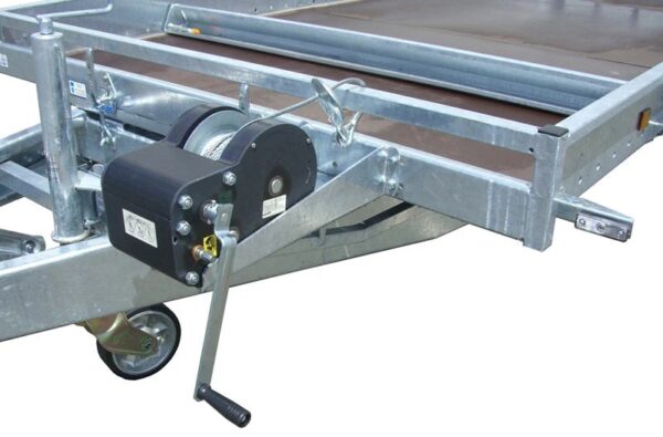 Plataforma basculante: 3,00 m x 1,70 m / 750 kg LIDER