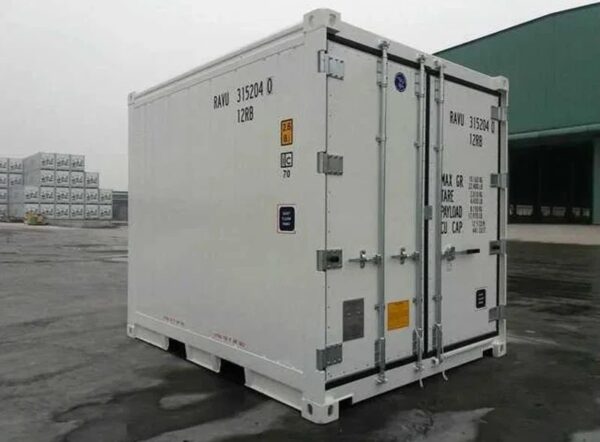 Contentor cúbico isolado de 3 metros de altura