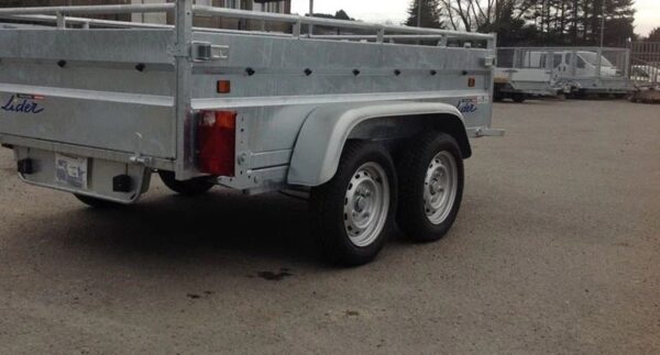 Reboque basculante reforçado Lider, PTAC de 1500 kg, com novos eixos duplos e travões.