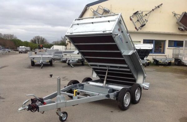 Reboque basculante reforçado Lider, PTAC de 1500 kg, com novos eixos duplos e travões.