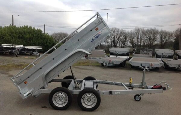 Reboque basculante reforçado Lider, PTAC de 1500 kg, com novos eixos duplos e travões.