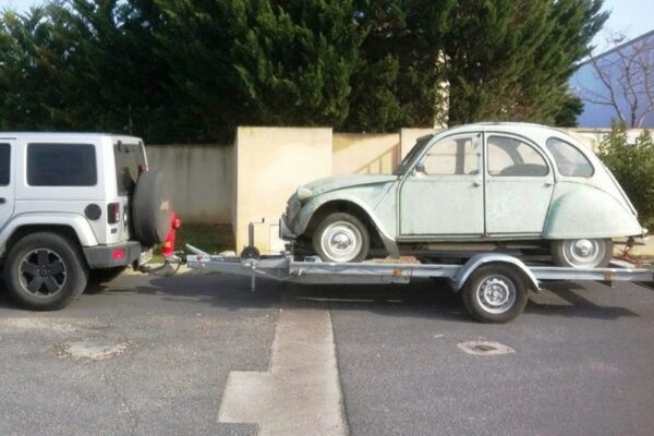 Reboque para transporte de veículos de eixo único, capacidade de 1300 kg