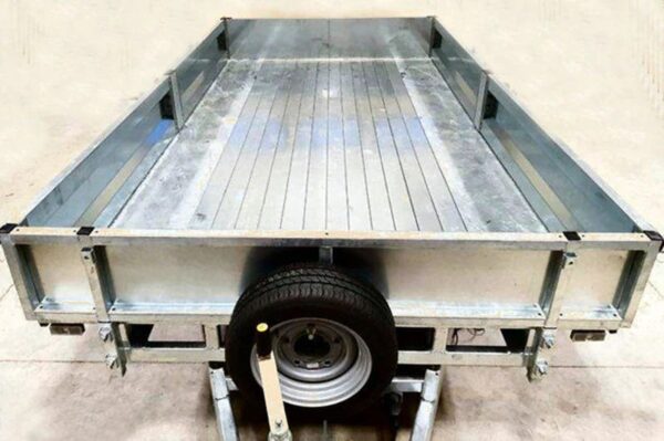 Reboque basculante Indespension de 2 eixos – 2700 kg GVWR