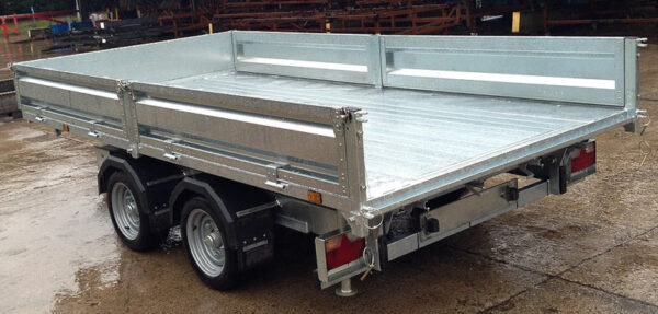 Reboque basculante Indespension de 2 eixos – 2700 kg GVWR