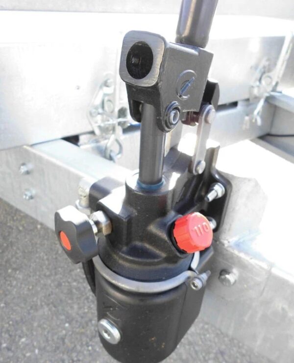 Reboque plataforma LIDER com rodas na parte inferior – Peso Bruto Total (PBT): 3500 kg – 2 eixos com travões – 506 x 215 cm