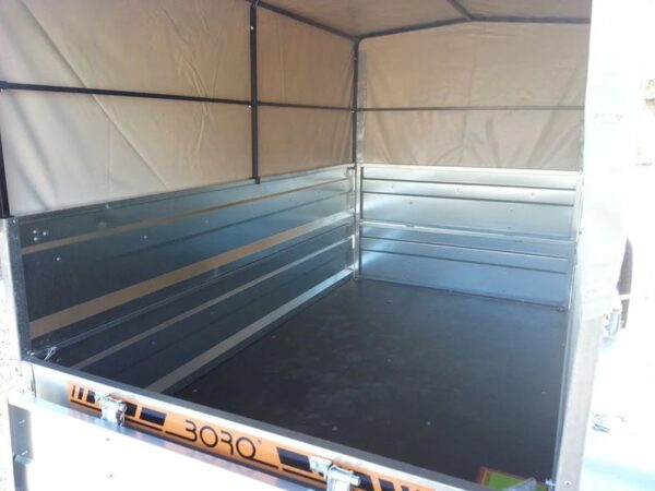 Reboque de bagagem Boro de 2 eixos e 750 kg: Conduza sem licença eletrónica.